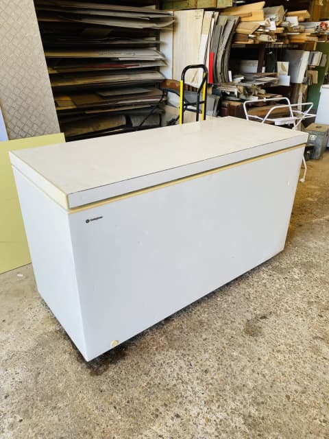 westinghouse 700l chest freezer