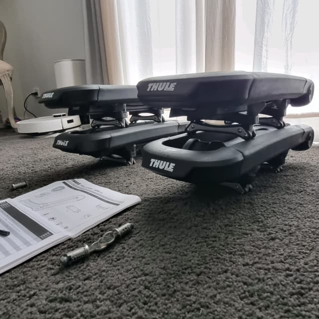 Thule HullAPort Aero 838 Roof Kayak Carrier Kayaks & Paddle