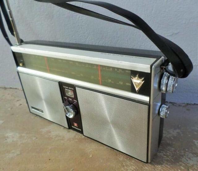 VINTAGE PORTABLE HITACHI WH1120 HIFI 3 BAND TRANSISTOR RADIO WORKING