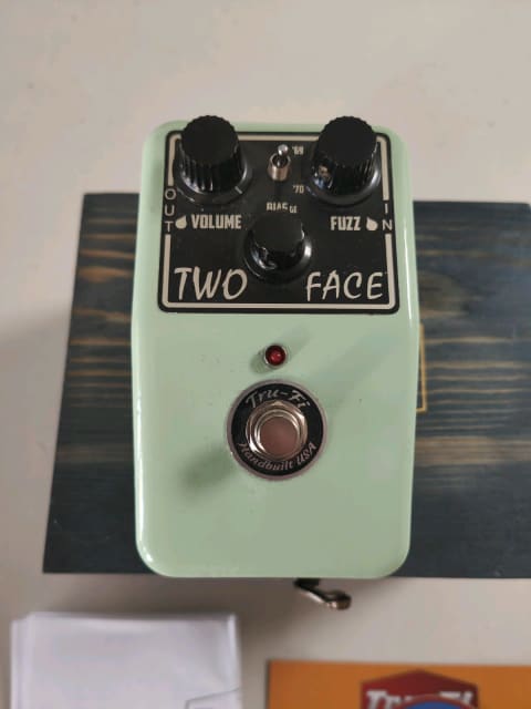 Tru Fi Two face fuzz pedal | Guitars & Amps | Gumtree Australia Blue