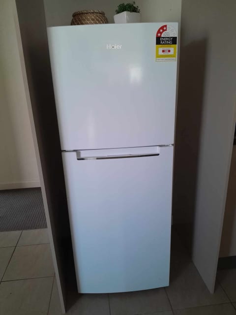 haier fridge freezer hrf220tw