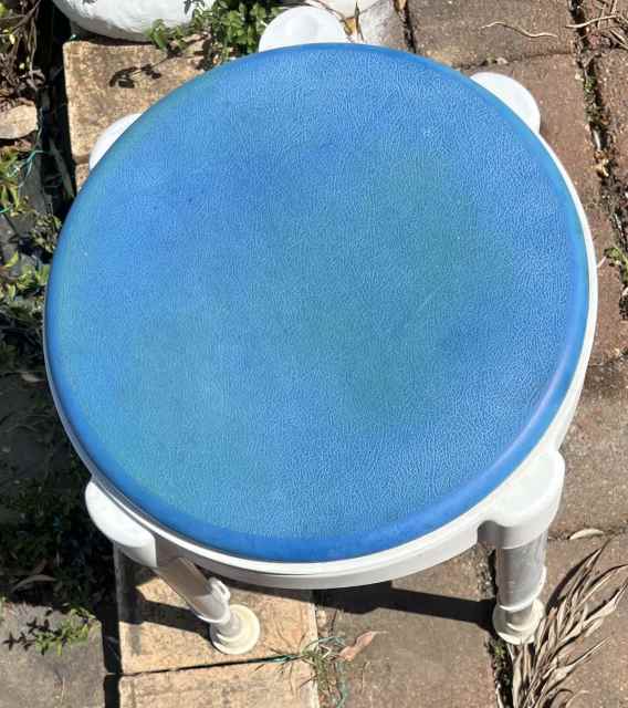 Round Shower Stool Bath Stool with Padded Rotating Adjustable Legs