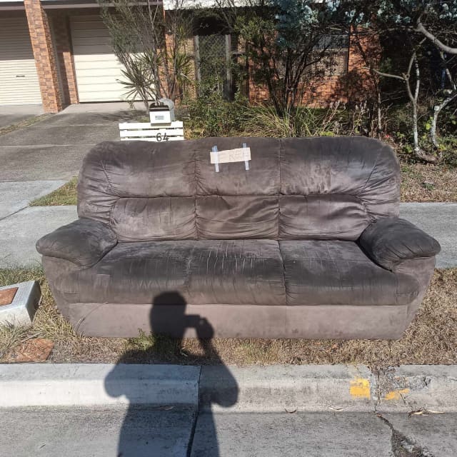 Free ThreeSeater Lounge/Sofa Ipswich Sofas Gumtree Australia