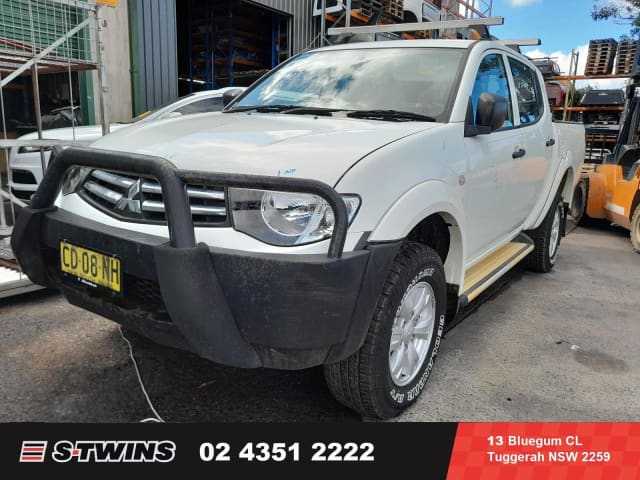 WRECKING 2014 MITSUBISHI TRITON 2.5L DIESEL M/T (STOCK STG:5721 ...