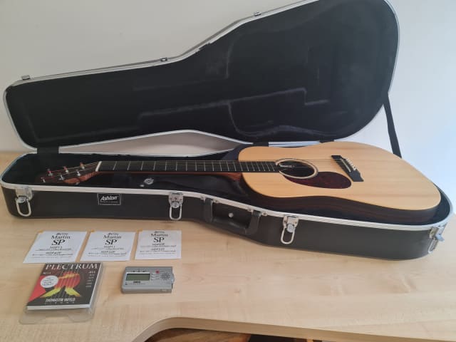 Gumtree left on sale handed guitar