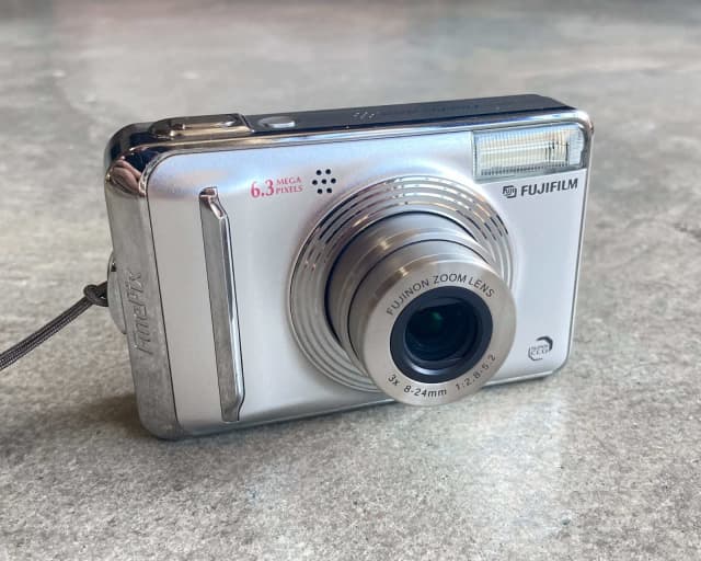 Fuji FinePix A600 Y2K CCD Digicam 6.3MP 2006 TESTED Digital Compact