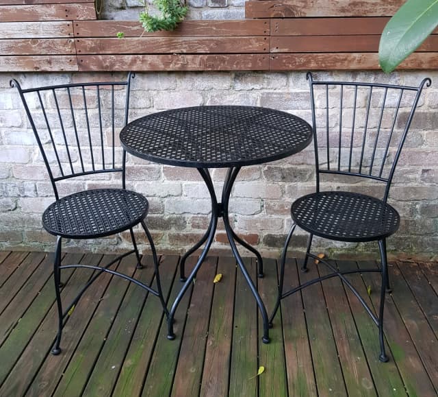 Three Piece Metal Outdoor Dining Setting. Outdoor Dining Furniture