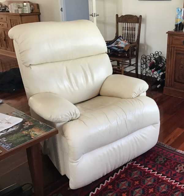 Moran cream leather recliner chair! Very comfortable. - Armchairs in ...