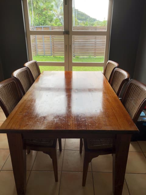 solid wood dining table gumtree