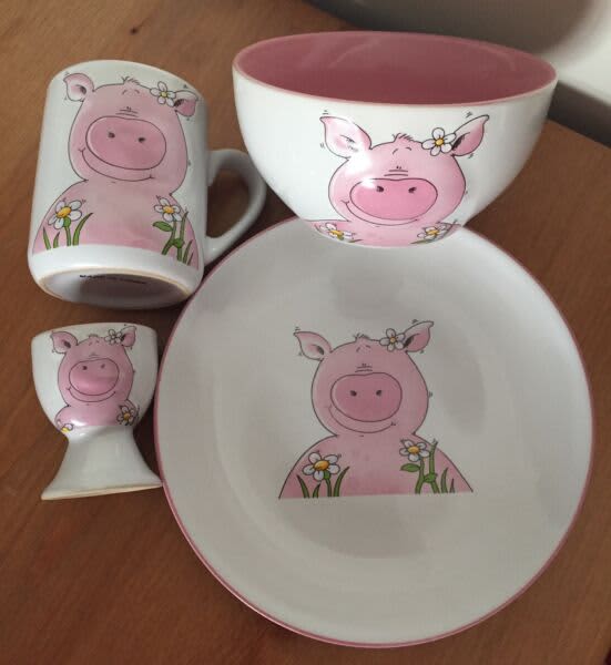 4piece Porcelain Kids Dinner Set with Piggy Motif Feeding Gumtree