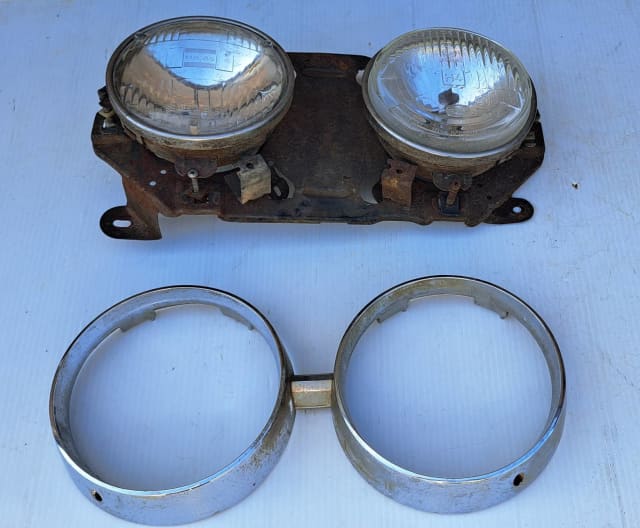 ZA ZB FORD FAIRLANE HEADLIGHTS, MOUNTING & SURROUND R/H Auto Body