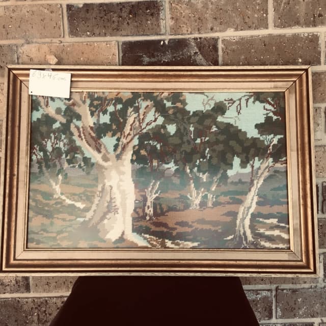 EMBRODERY OF AUSTRALIAN LAND SKAPE IN SOLIDE WOODEN FRAKE