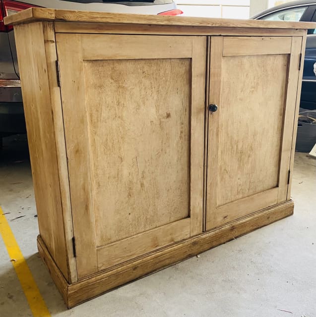 Beautiful Solid Oak Buffet Hutch Sideboard Storage Buffets