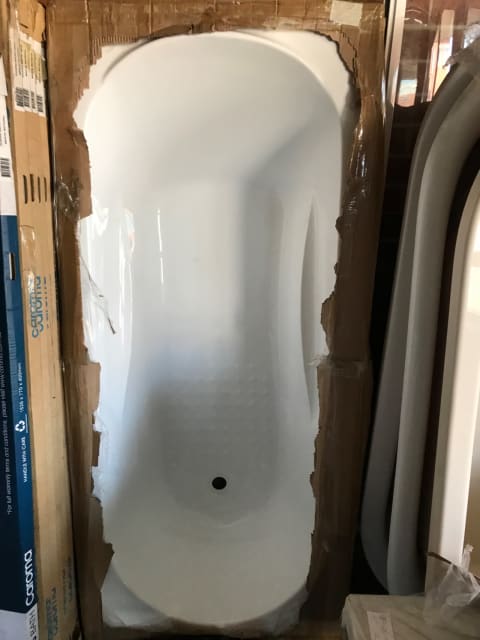 Acrylic bath tub - Building Materials in Canterbury NSW | Gumtree Australia