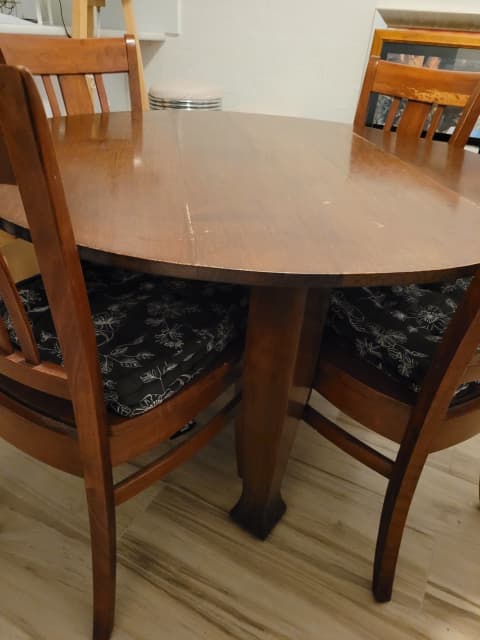 second hand table and 4 chairs