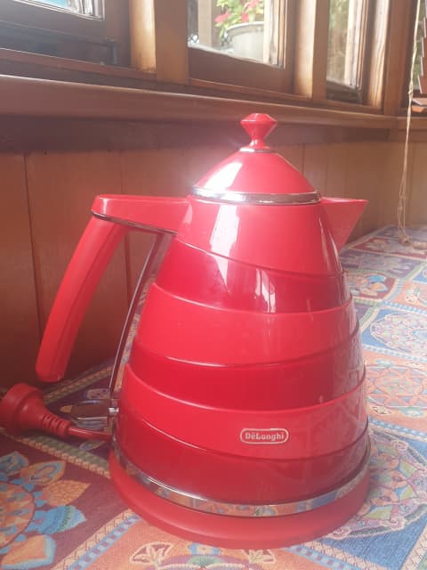 funky red kettle