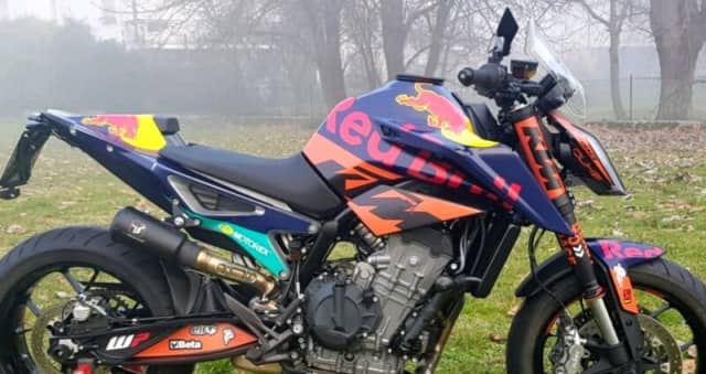 ktm 790 adventure r red bull graphics