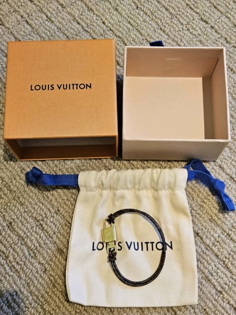LOUIS VUITTON BRACELET (Box & Dust Pouch included)
