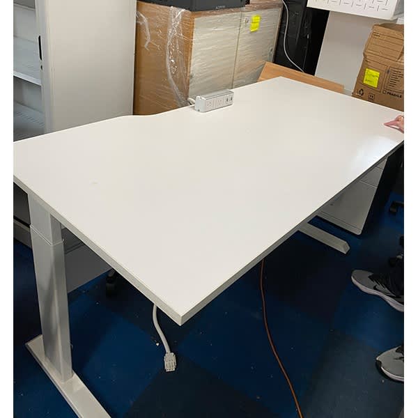 Our Price 290 RRP 600! Electric desk , stand up office desk Desks