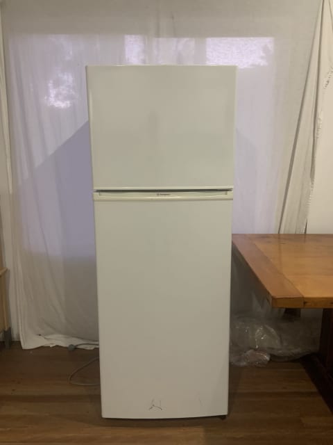 westinghouse 300l fridge