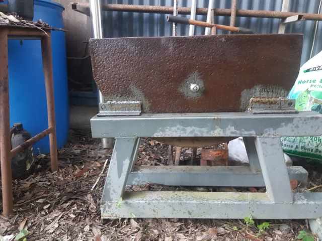 Anvil - giant simple or specialized anvil, solid heavy, 300 kg. - Other ...