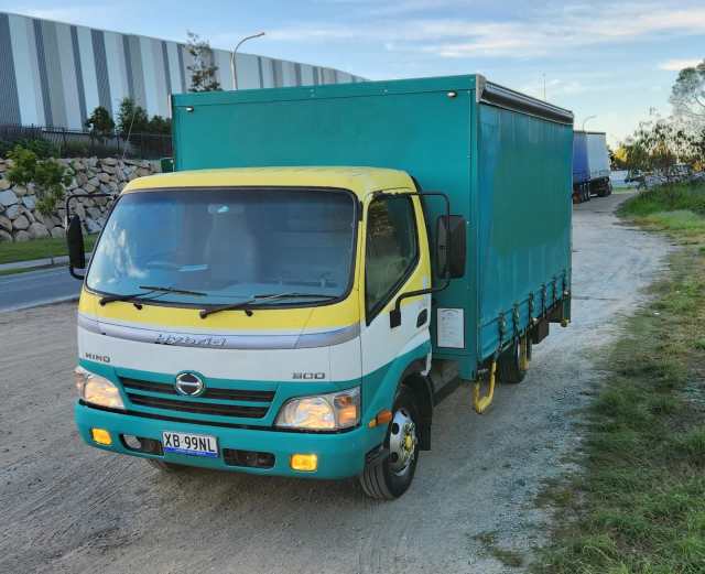 2009 Hino 300 Curtainsider 6.5t Gvm 