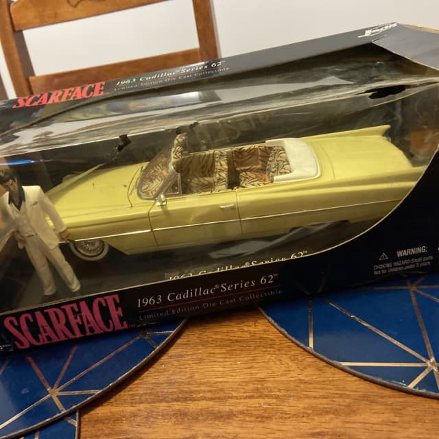 Scareface 1.18 Cadillac diecast model car Al Pacino Collectables