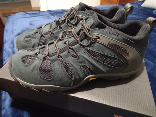 merrell chameleon 9