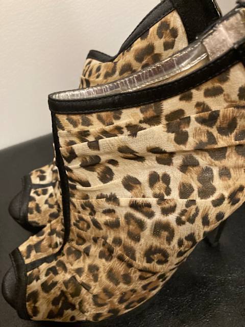 womens leopard print heels