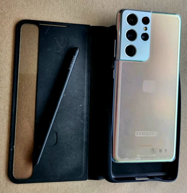 Samsung Galaxy S21 Ultra 5G like new (unlocked) with accessories