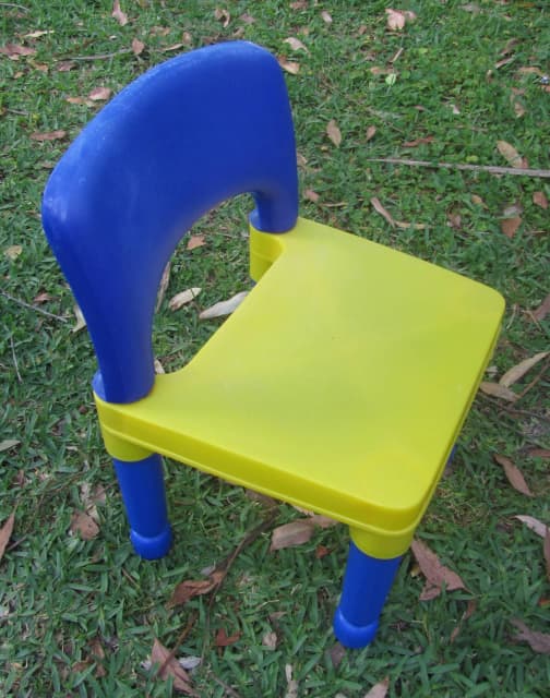 step 2 plastic chairs