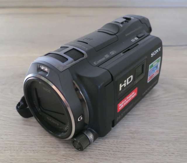 Sony HDRPJ820E Full HD Handycam with builtin Projector Video