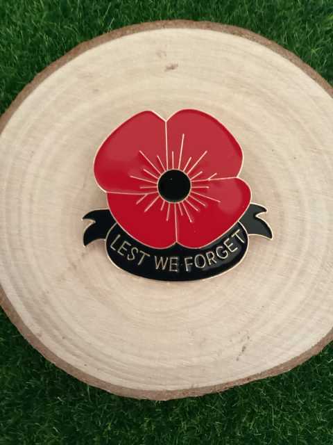 Lest We Forget memorial badges - Anzac & Remembrance Day - Accessories ...