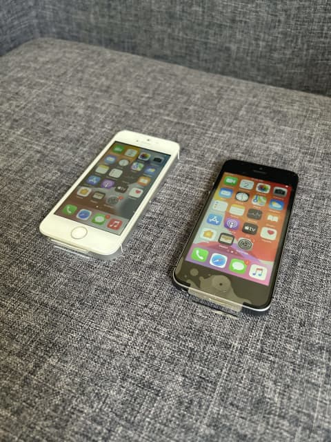 iPhone SE - 16GB & 128GB - Grey & Silver (Set x2) | iPhone