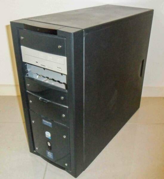 Rare GIGABYTE Gamer PC Full Size Tower Case Computer Accessories