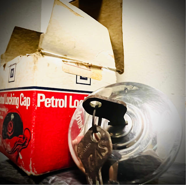 Holden GM fuel cap Locking inc 2x keys P/N 9936087 New old stock Auto