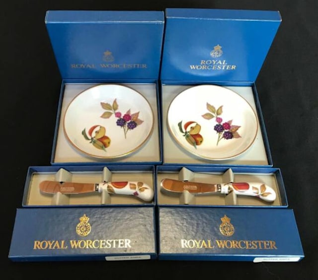 Vintage Royal Worcester butter dishes and butter knives Collectables