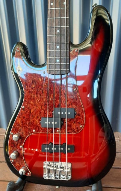 squier standard bass