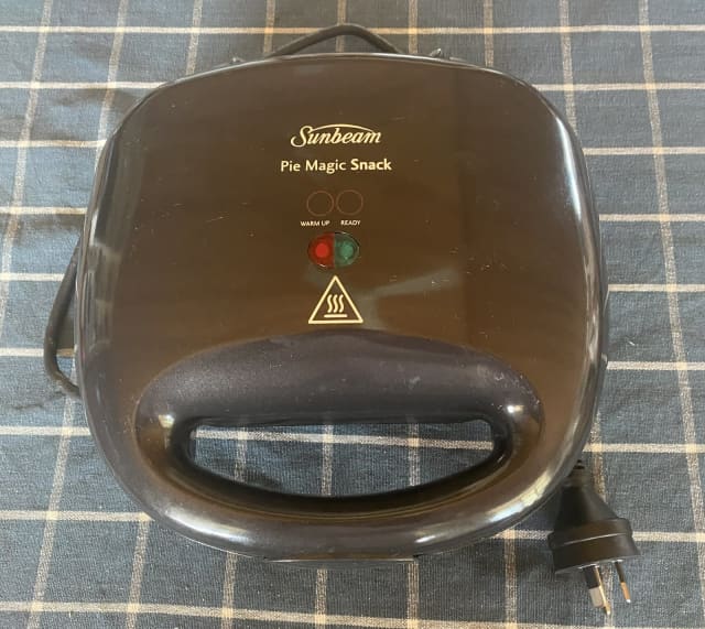 SUNBEAM PIE MAGIC PIE MAKER Small Appliances in Port Macquarie NSW