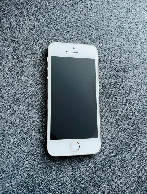 iPhone 5s Silver 16 GB au - 携帯電話