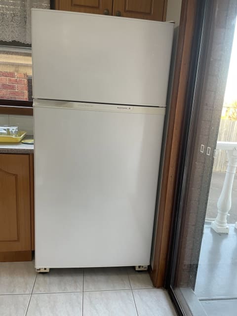 kelvinator 500 litre fridge