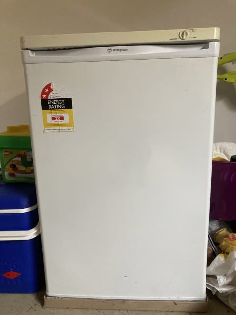 westinghouse 86l vertical freezer