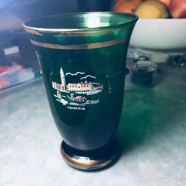 SET OF 5 VENECIAN GREEN GLASSES DECORATED WITH GOLD & A TOWN IN ITALY