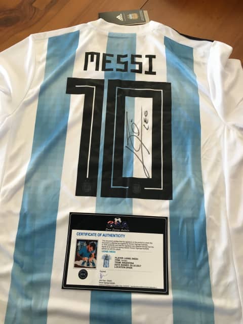 2022 World Cup Argentina Lionel Messi Signed Soccer Jersey Beckett