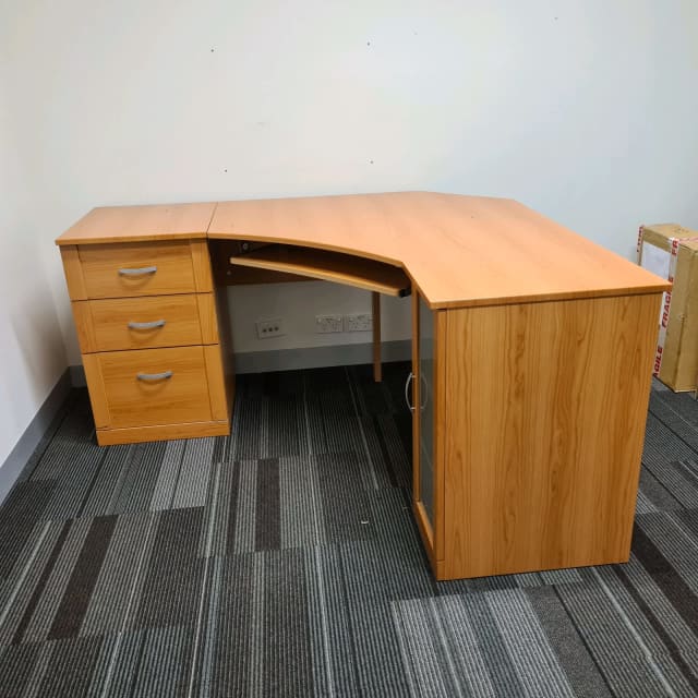 Sturdy corner desk with retractable keyboard try Desks Gumtree