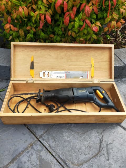 GMC reciprocating saw Electric corded in wooden case and spare