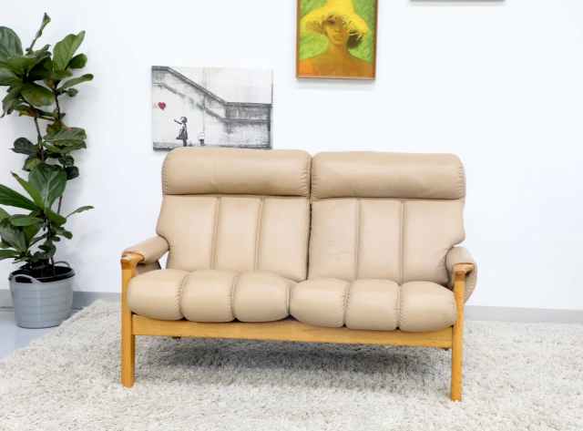 FREE DELIVERY- RETRO VINTAGE TESSA WELLINGTON 2 SEATER SOFA | Sofas ...