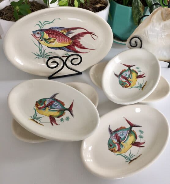 VINTAGE HAND PAINTED FISH PLATTER & 5 PLATES DINNERWARE SEAFOOD