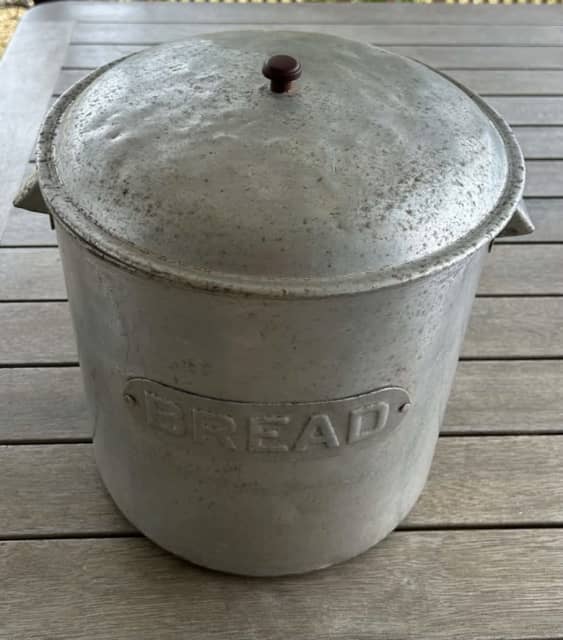 Vintage Bread tin with lid bakelite top handle Alloy 32cm diameter