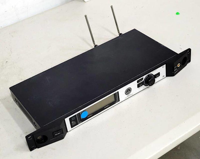 AKG Dsr700 wireless microphone mic receiver Radios & Receivers